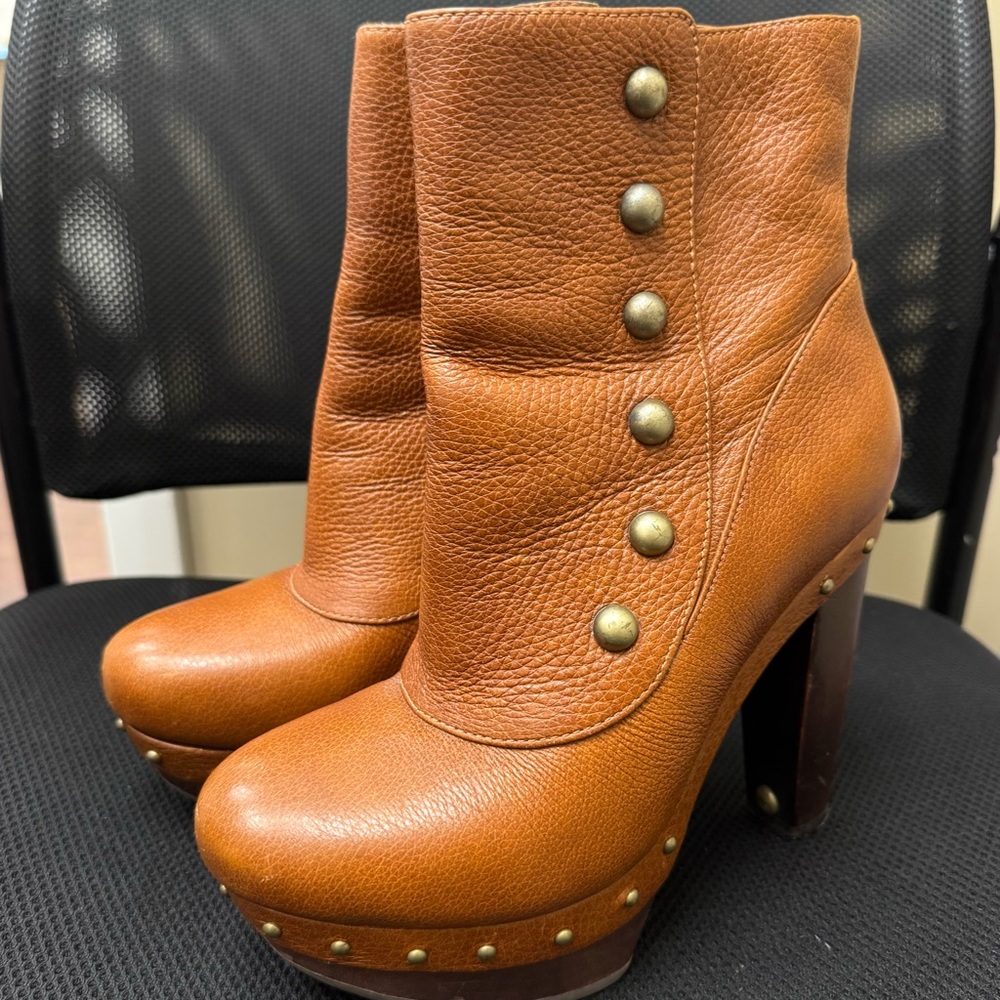UGG - COSIMA cognac high heel platform pebbled leather bootie w studs Sz 6.5 - Picture 4 of 17